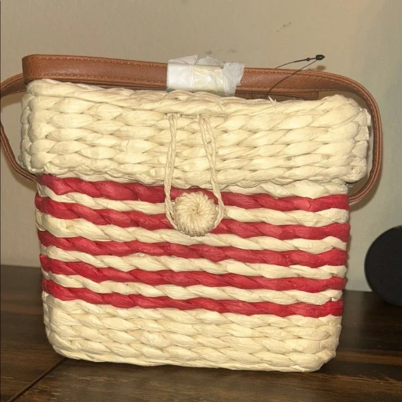 Stylish Red and Cream Paper Woven Bag - Picture 3 of 4